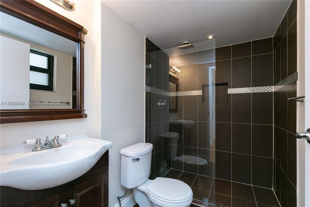 В аренду: $2,950 (2 спален, 2 ванн, 1260 Квадратных фут)