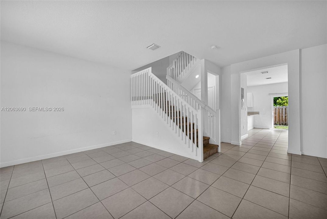 En Renta: $2,950 (3 camas, 2 baños, 1612 Pies cuadrados)