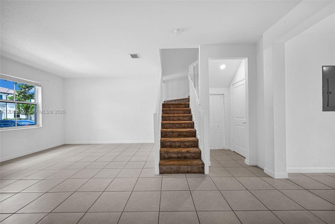 En Renta: $2,950 (3 camas, 2 baños, 1612 Pies cuadrados)