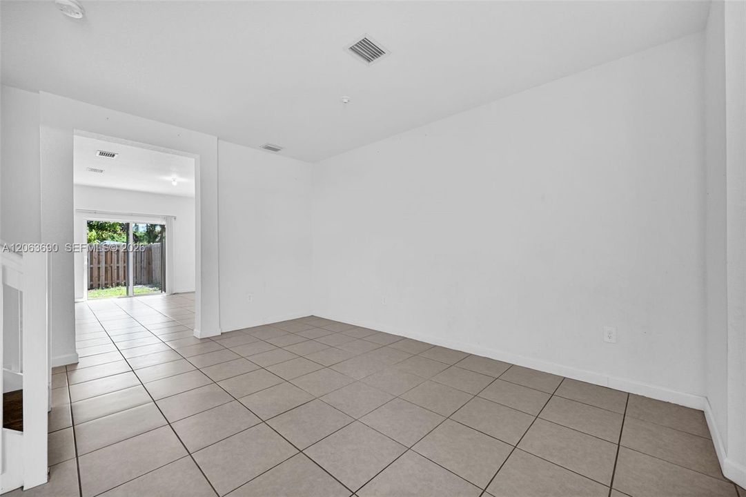 En Renta: $2,950 (3 camas, 2 baños, 1612 Pies cuadrados)