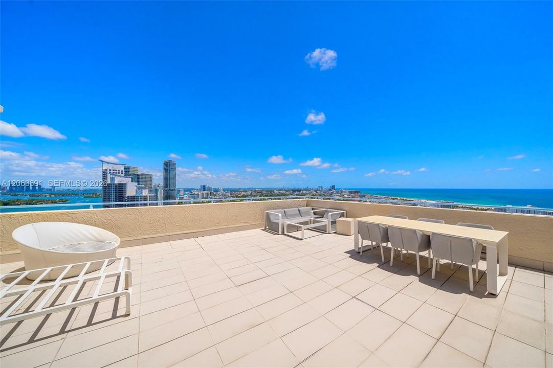 В аренду: $15,000 (2 спален, 2 ванн, 1490 Квадратных фут)