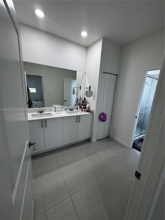 For Sale: $950,000 (4 beds, 3 baths, 2415 Square Feet)
