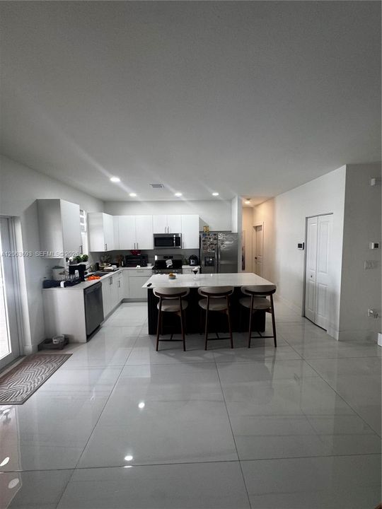 For Sale: $950,000 (4 beds, 3 baths, 2415 Square Feet)