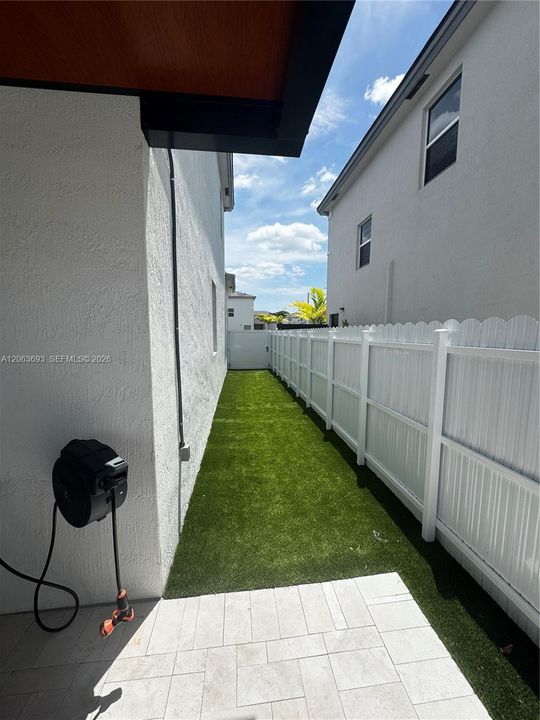 For Sale: $950,000 (4 beds, 3 baths, 2415 Square Feet)