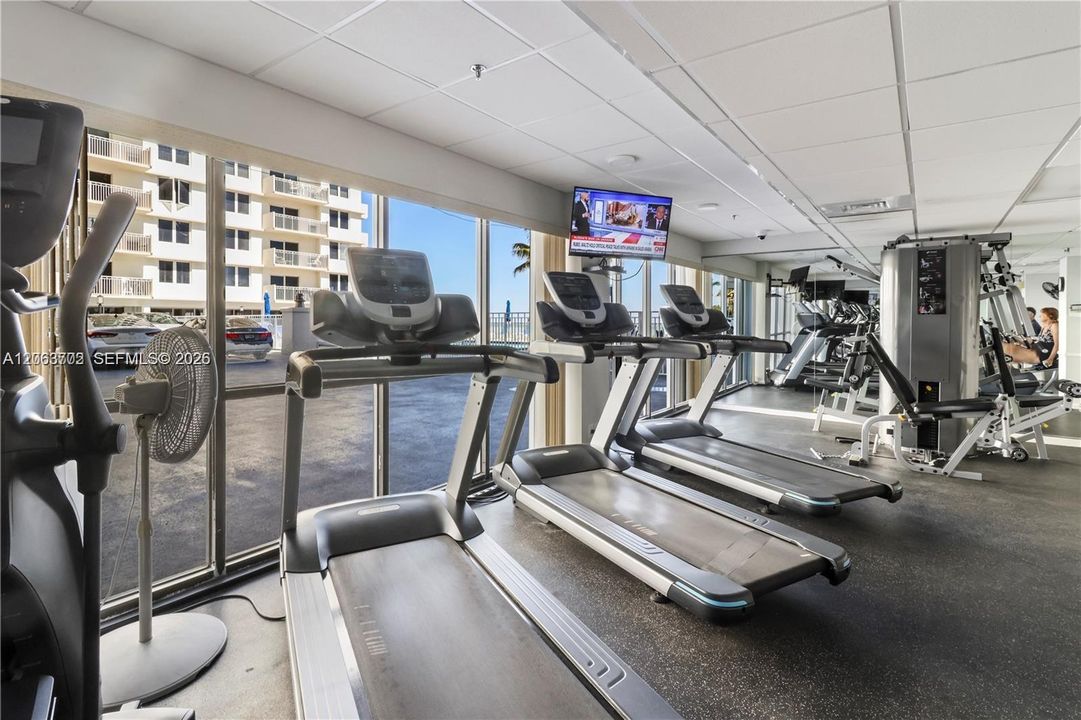 For Sale: $429,000 (1 beds, 1 baths, 900 Square Feet)