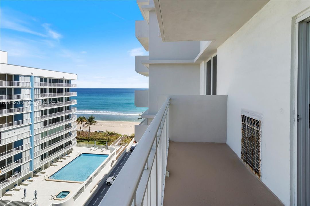 For Sale: $429,000 (1 beds, 1 baths, 900 Square Feet)