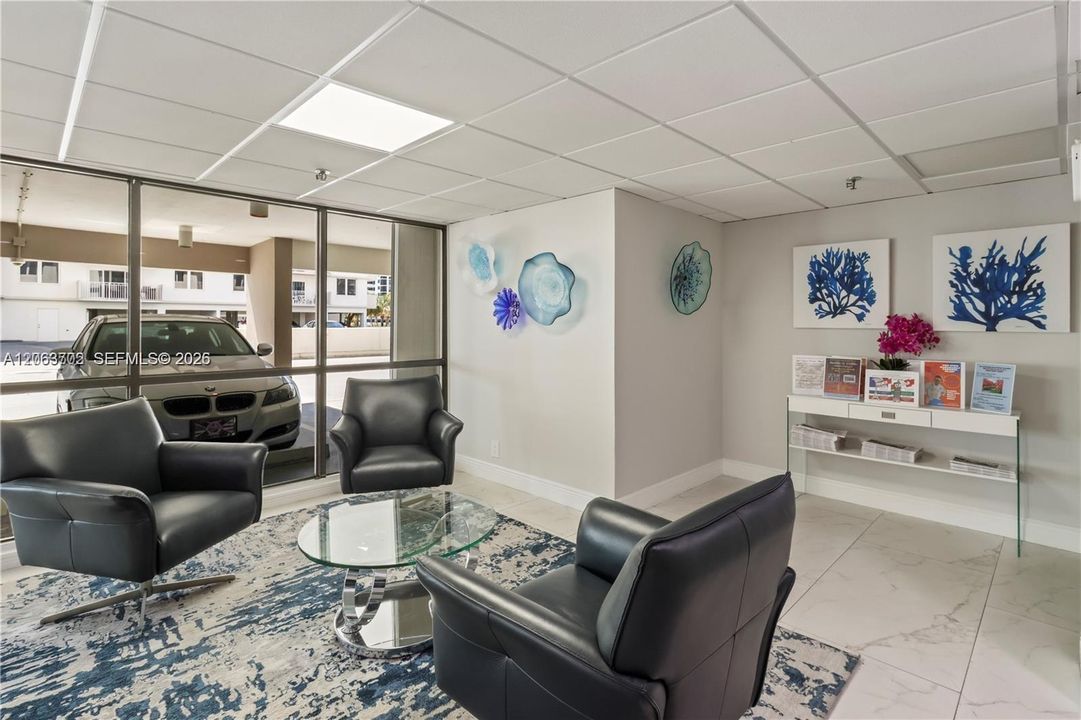 For Sale: $429,000 (1 beds, 1 baths, 900 Square Feet)
