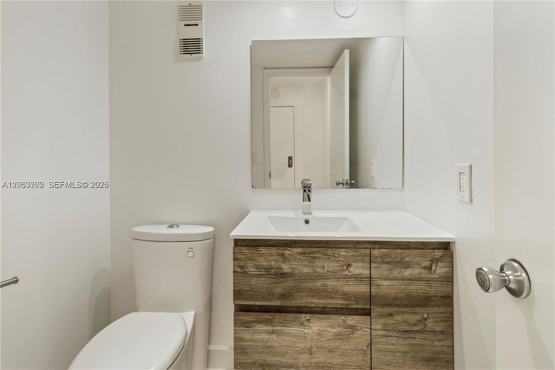 For Sale: $429,000 (1 beds, 1 baths, 900 Square Feet)