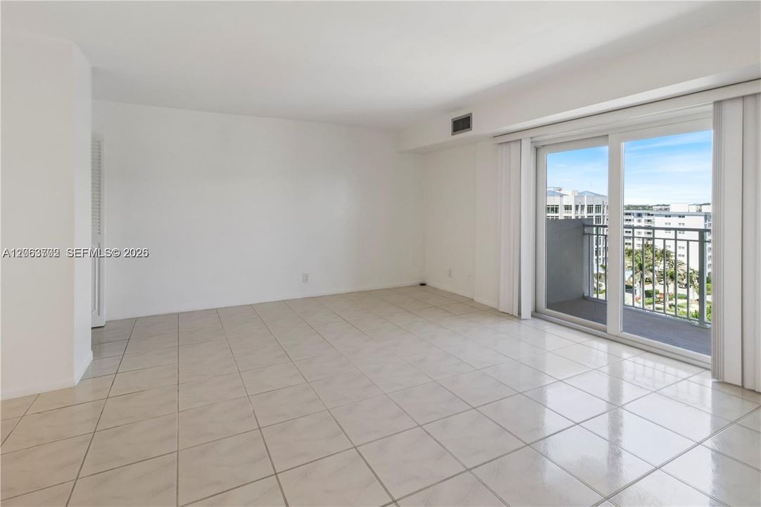 For Sale: $429,000 (1 beds, 1 baths, 900 Square Feet)