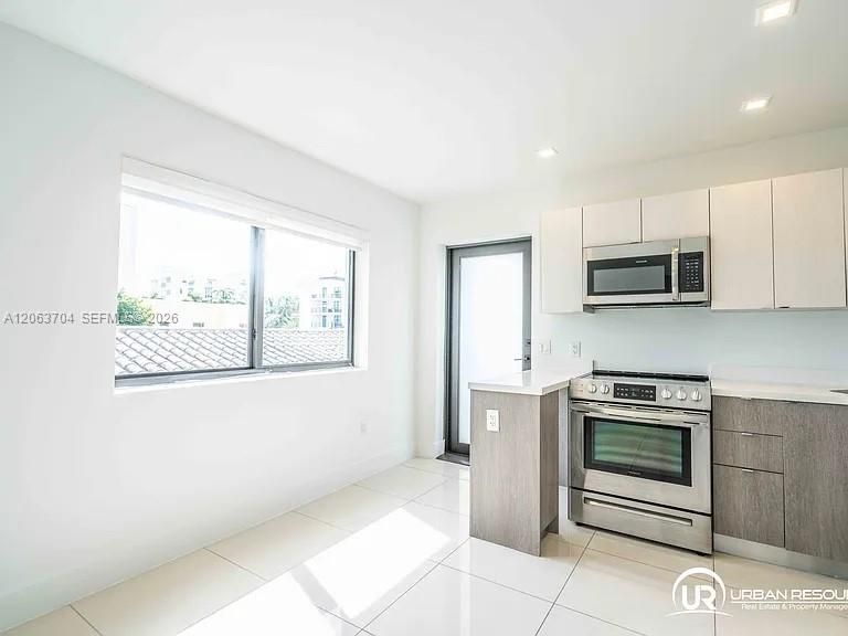 В аренду: $1,975 (1 спален, 1 ванн, 18663 Квадратных фут)