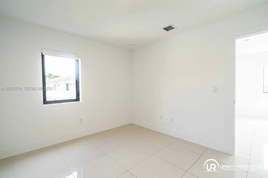 В аренду: $1,975 (1 спален, 1 ванн, 18663 Квадратных фут)