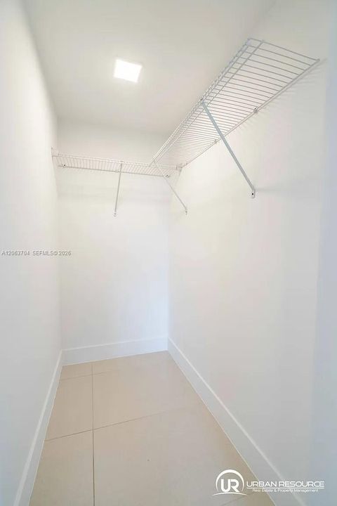 В аренду: $1,975 (1 спален, 1 ванн, 18663 Квадратных фут)