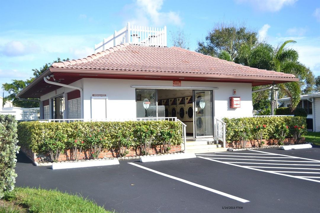 West Lakes Laundry Room
