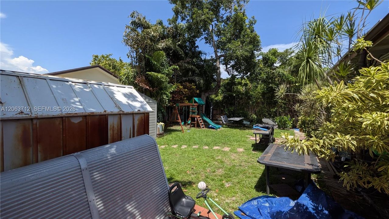 For Sale: $790,000 (2 beds, 1 baths, 1472 Square Feet)