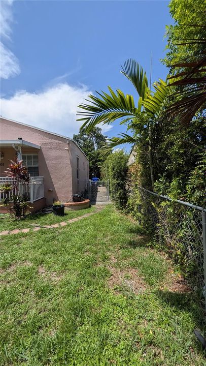 For Sale: $790,000 (2 beds, 1 baths, 1472 Square Feet)