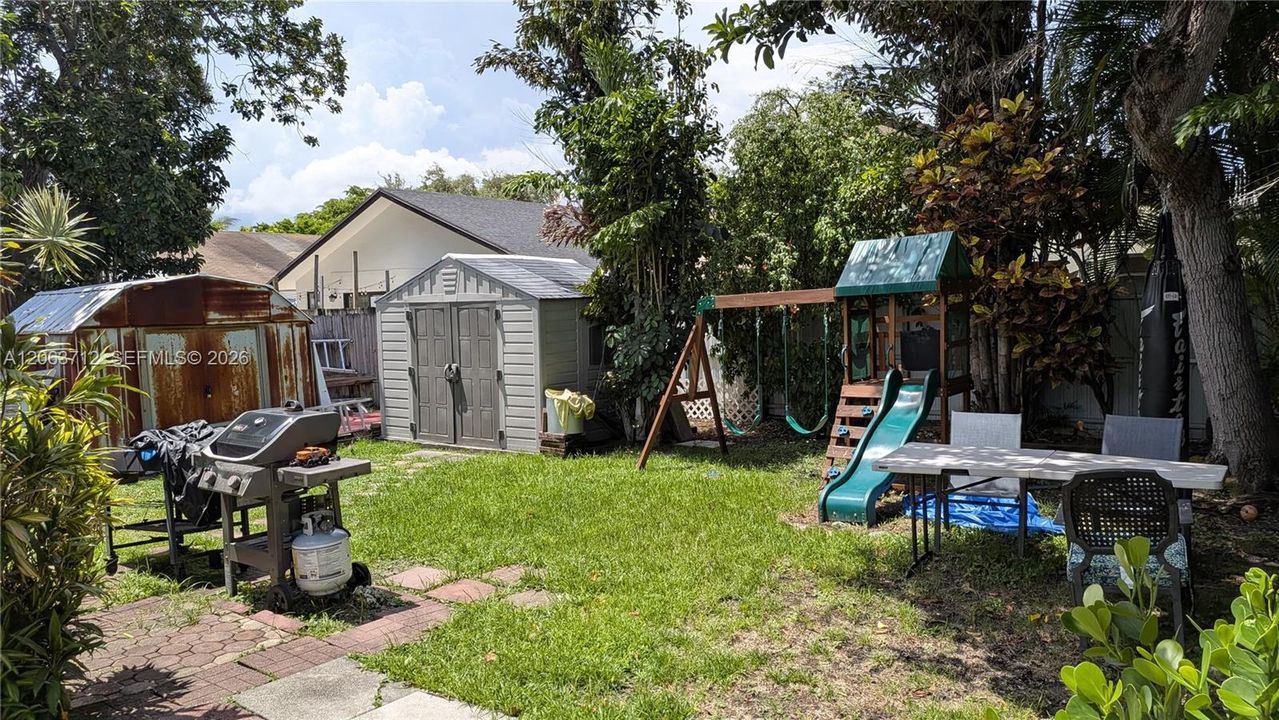 For Sale: $790,000 (2 beds, 1 baths, 1472 Square Feet)