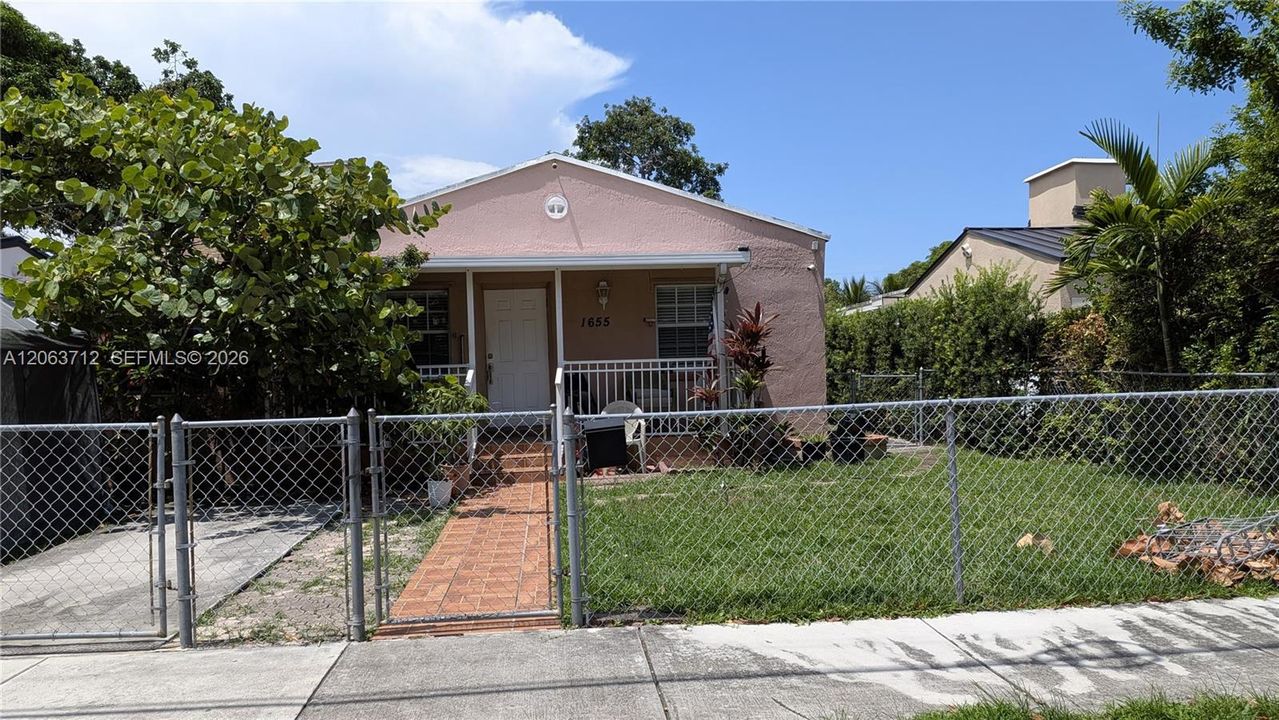 For Sale: $790,000 (2 beds, 1 baths, 1472 Square Feet)