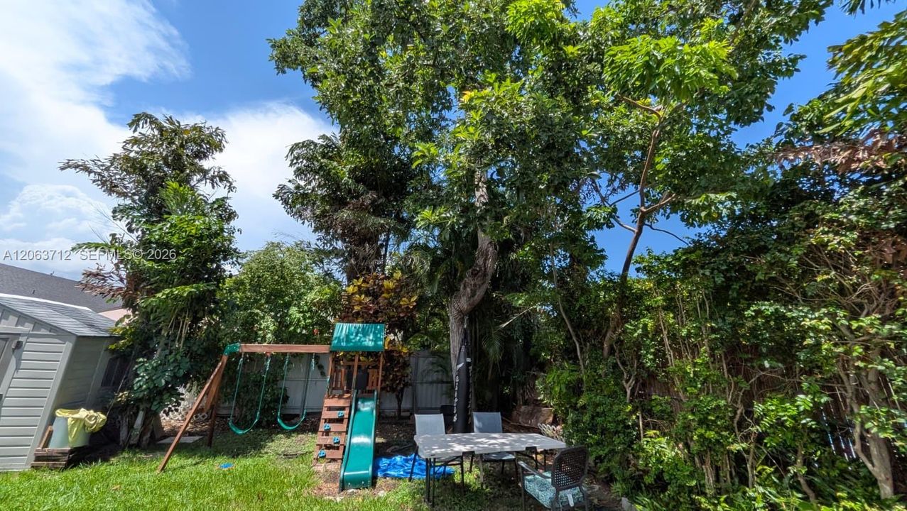 For Sale: $790,000 (2 beds, 1 baths, 1472 Square Feet)