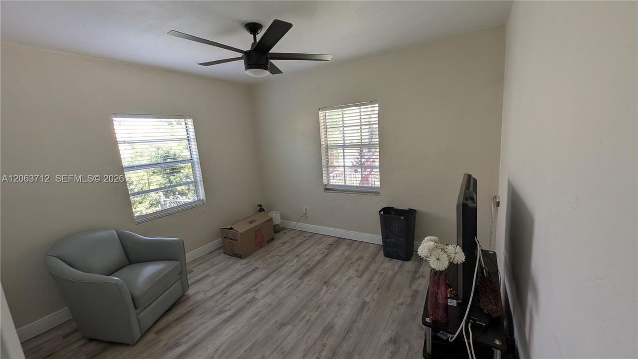 For Sale: $790,000 (2 beds, 1 baths, 1472 Square Feet)