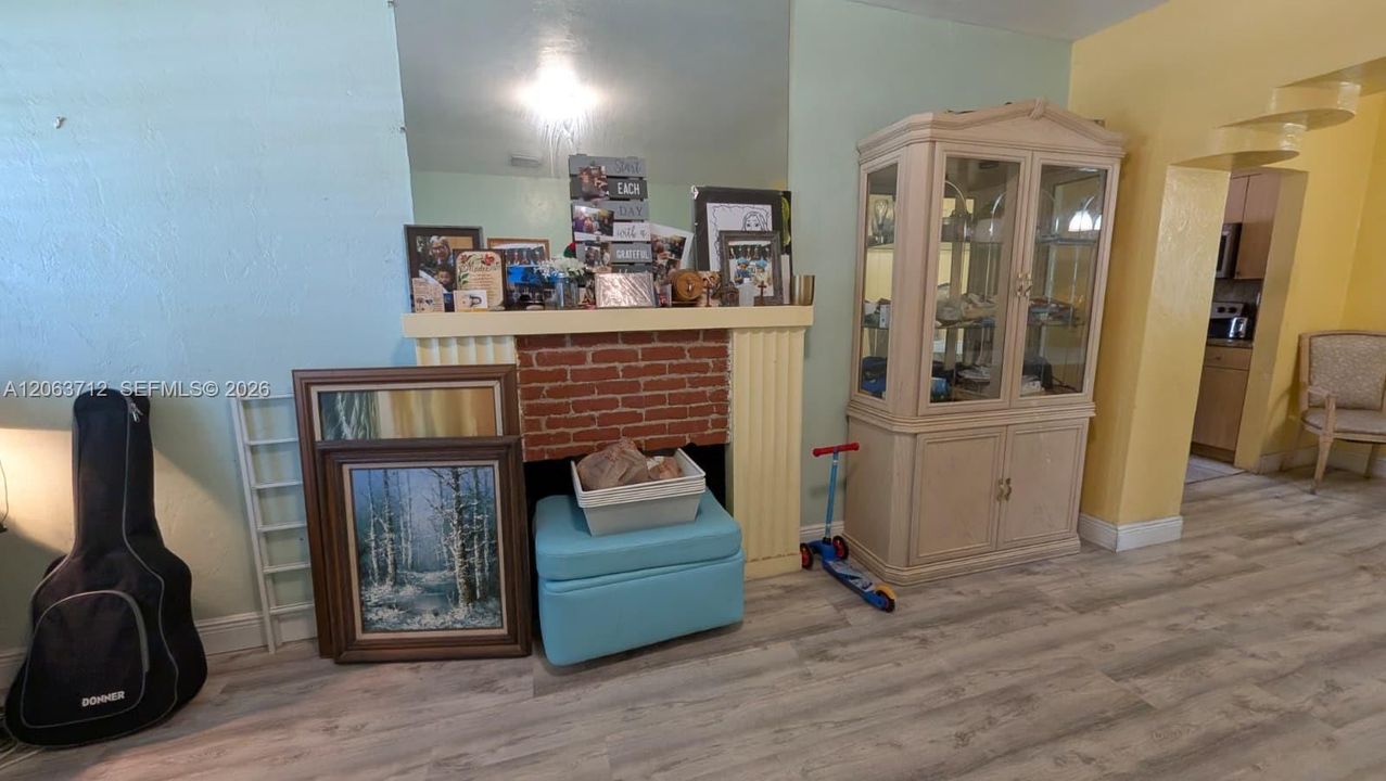 For Sale: $790,000 (2 beds, 1 baths, 1472 Square Feet)