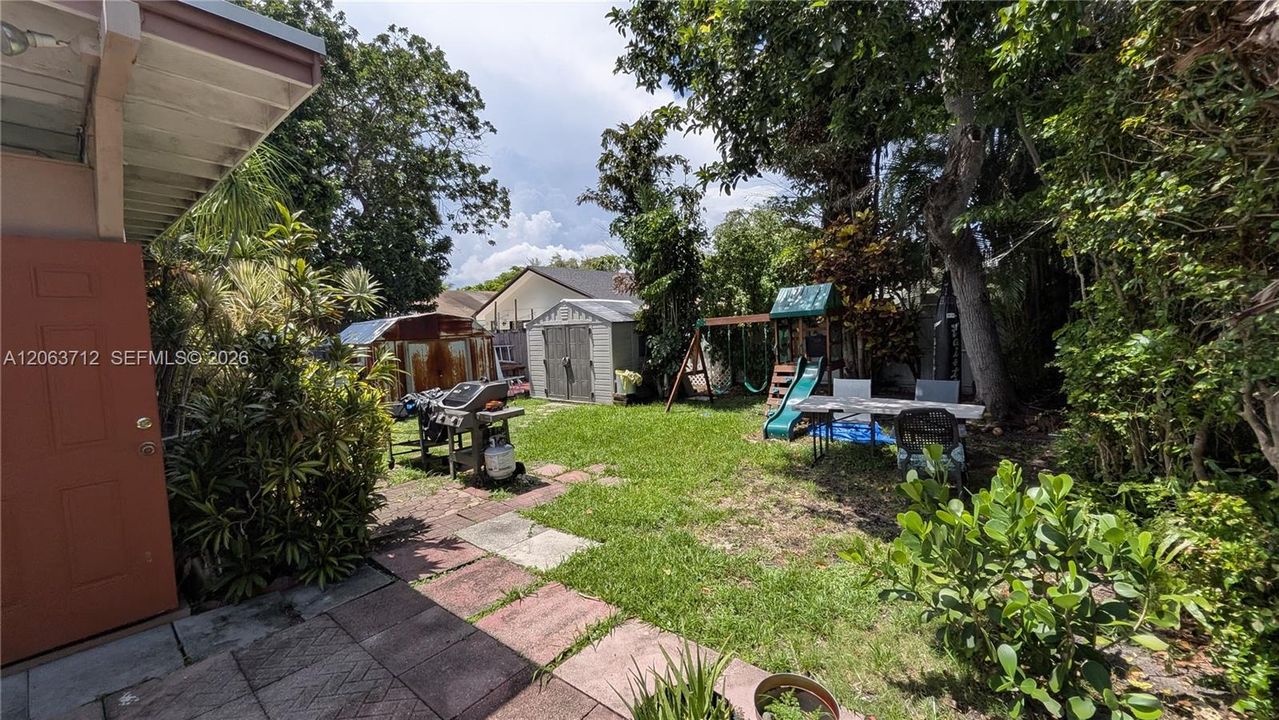 For Sale: $790,000 (2 beds, 1 baths, 1472 Square Feet)