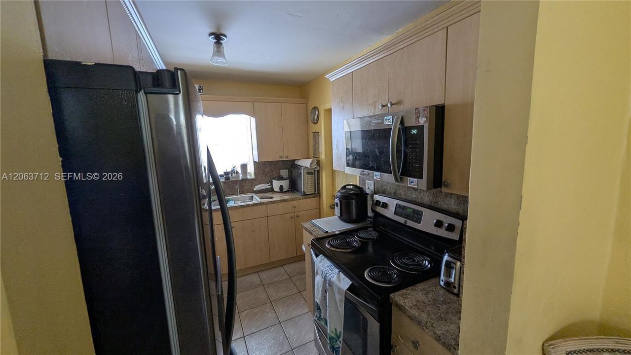 For Sale: $790,000 (2 beds, 1 baths, 1472 Square Feet)
