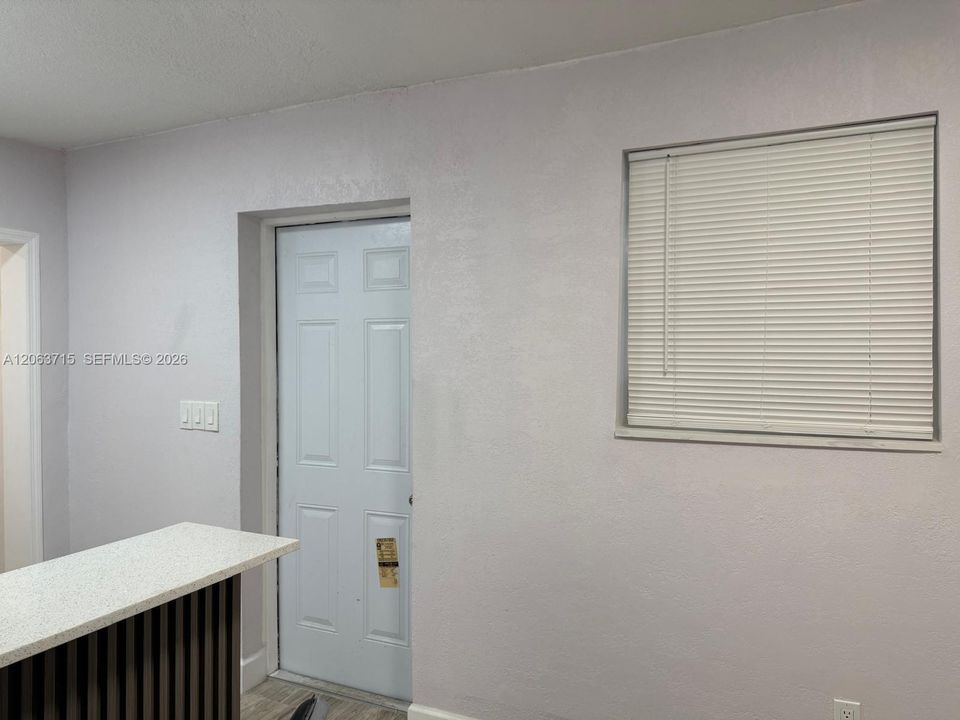 В аренду: $1,800 (1 спален, 1 ванн, 1650 Квадратных фут)