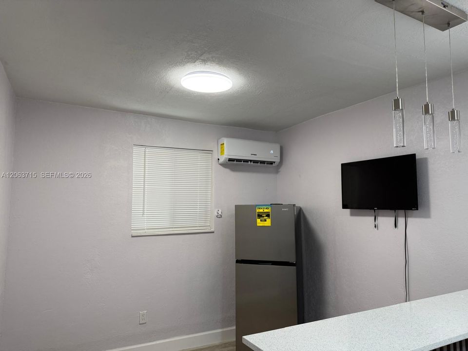 В аренду: $1,800 (1 спален, 1 ванн, 1650 Квадратных фут)