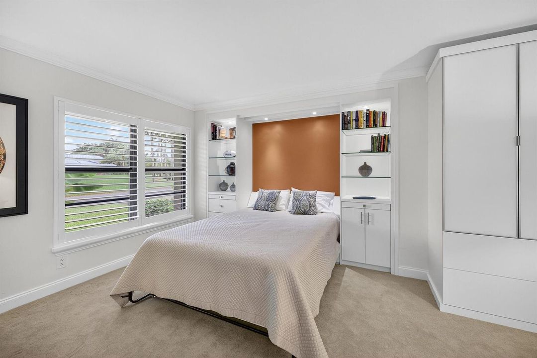 Guest bedroom.