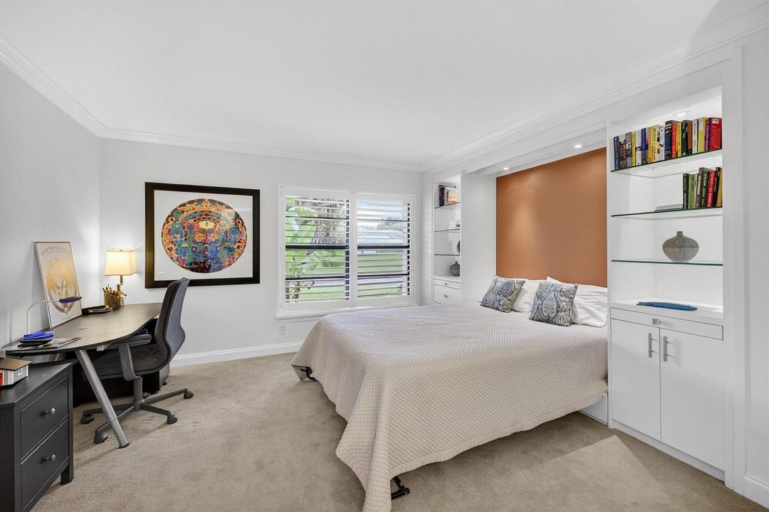Guest bedroom.