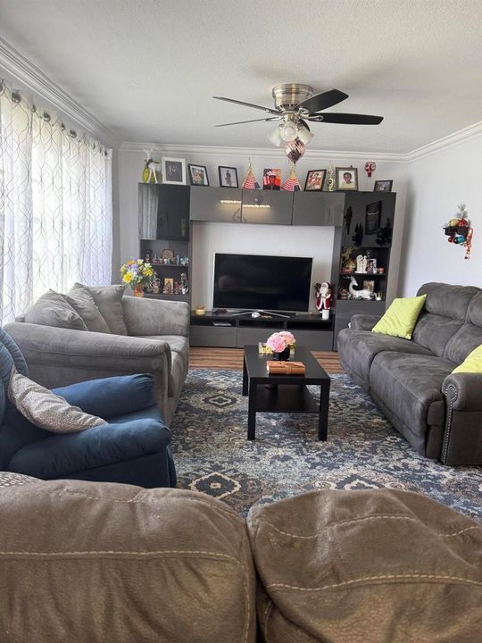 8040 liviing room