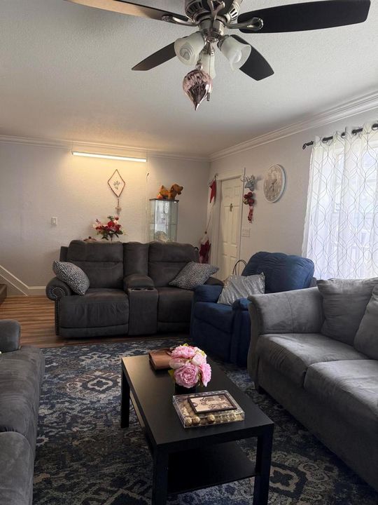 8040 livig room 2