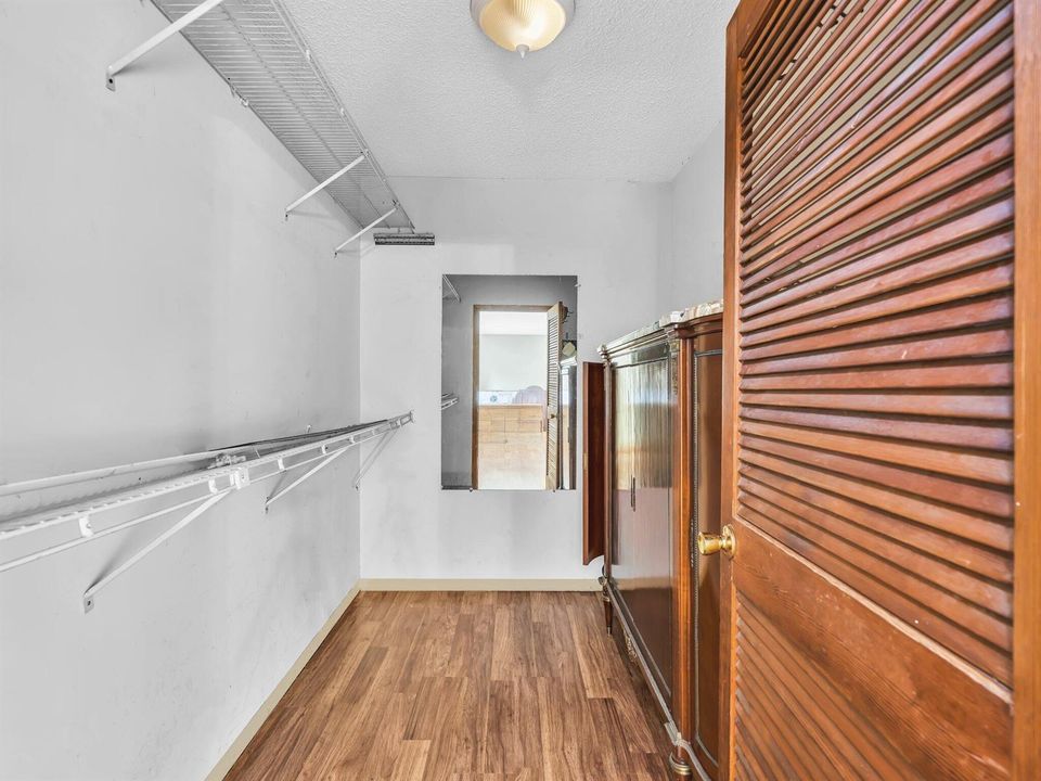 walk in closet