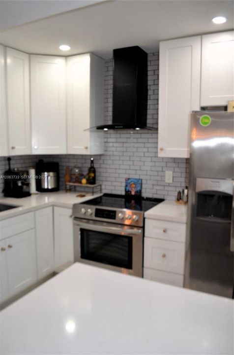 В аренду: $2,600 (2 спален, 2 ванн, 880 Квадратных фут)