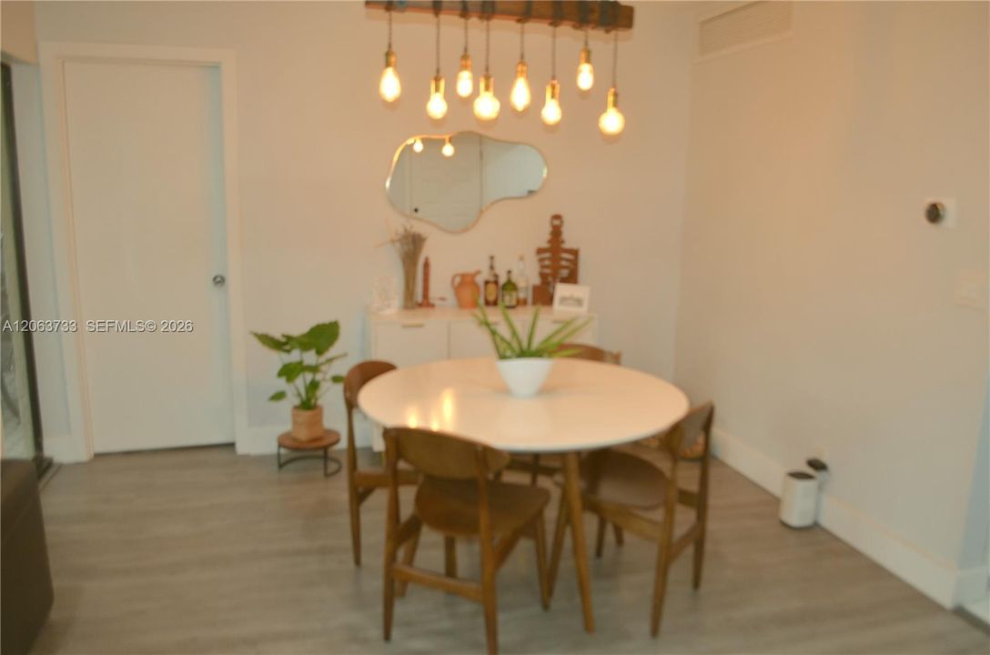 В аренду: $2,600 (2 спален, 2 ванн, 880 Квадратных фут)
