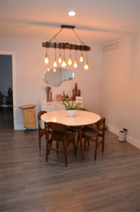 В аренду: $2,600 (2 спален, 2 ванн, 880 Квадратных фут)