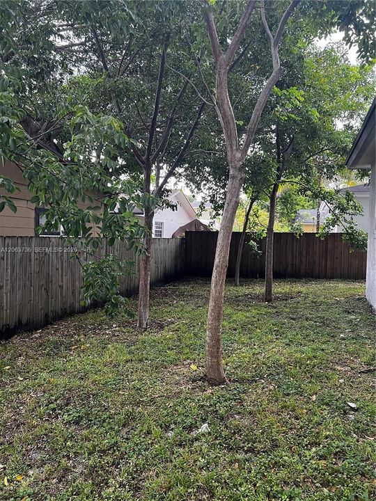 В аренду: $3,600 (4 спален, 2 ванн, 1421 Квадратных фут)