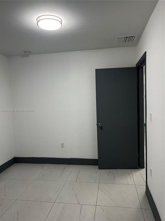 В аренду: $3,600 (4 спален, 2 ванн, 1421 Квадратных фут)