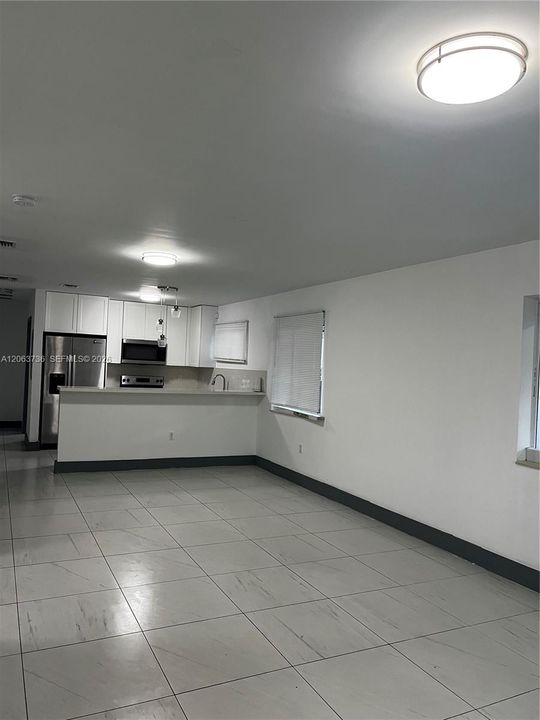 В аренду: $3,600 (4 спален, 2 ванн, 1421 Квадратных фут)