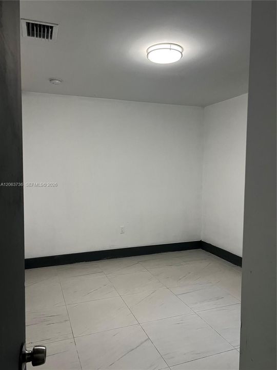 В аренду: $3,600 (4 спален, 2 ванн, 1421 Квадратных фут)