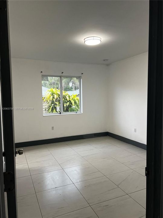 В аренду: $3,600 (4 спален, 2 ванн, 1421 Квадратных фут)
