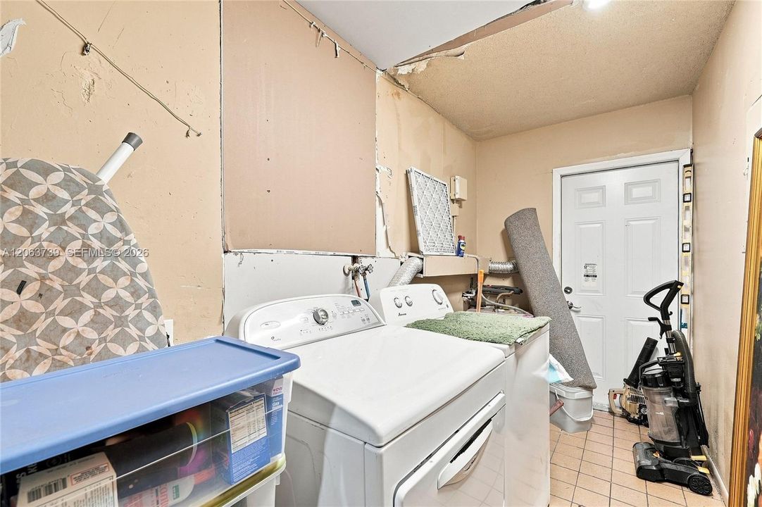 На продажу: $425,000 (3 спален, 2 ванн, 1596 Квадратных фут)