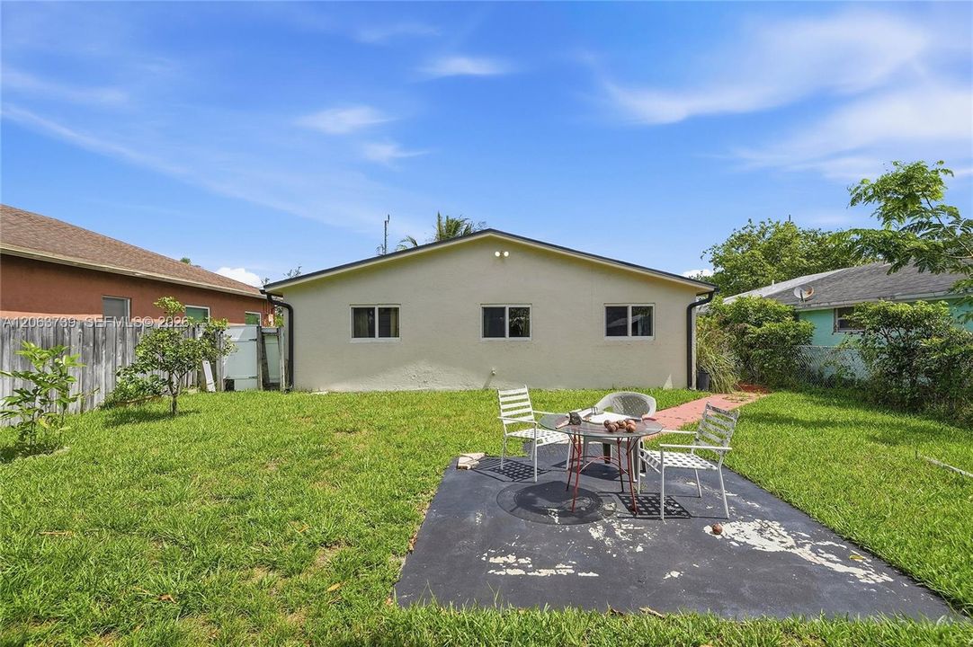 На продажу: $425,000 (3 спален, 2 ванн, 1596 Квадратных фут)