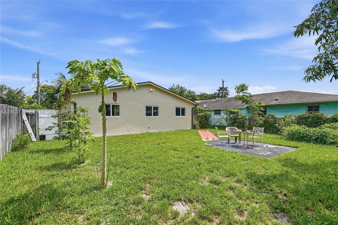 На продажу: $425,000 (3 спален, 2 ванн, 1596 Квадратных фут)