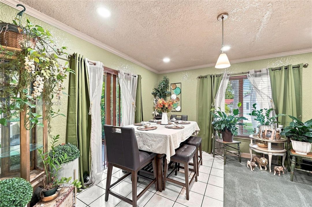 На продажу: $425,000 (3 спален, 2 ванн, 1596 Квадратных фут)