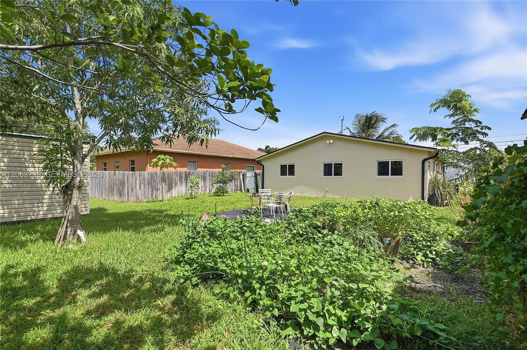 На продажу: $425,000 (3 спален, 2 ванн, 1596 Квадратных фут)