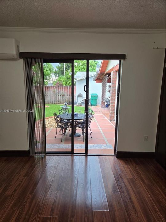 For Rent: $1,200 (1 beds, 1 baths, 1577 Square Feet)