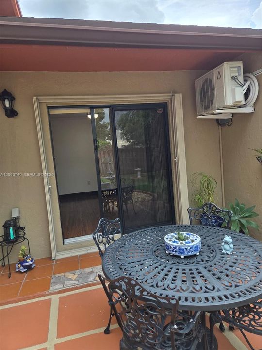 For Rent: $1,200 (1 beds, 1 baths, 1577 Square Feet)