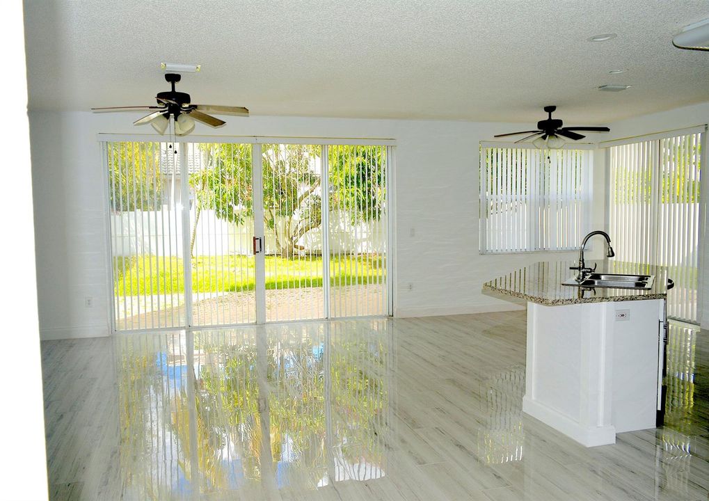 Family/Kitchen1