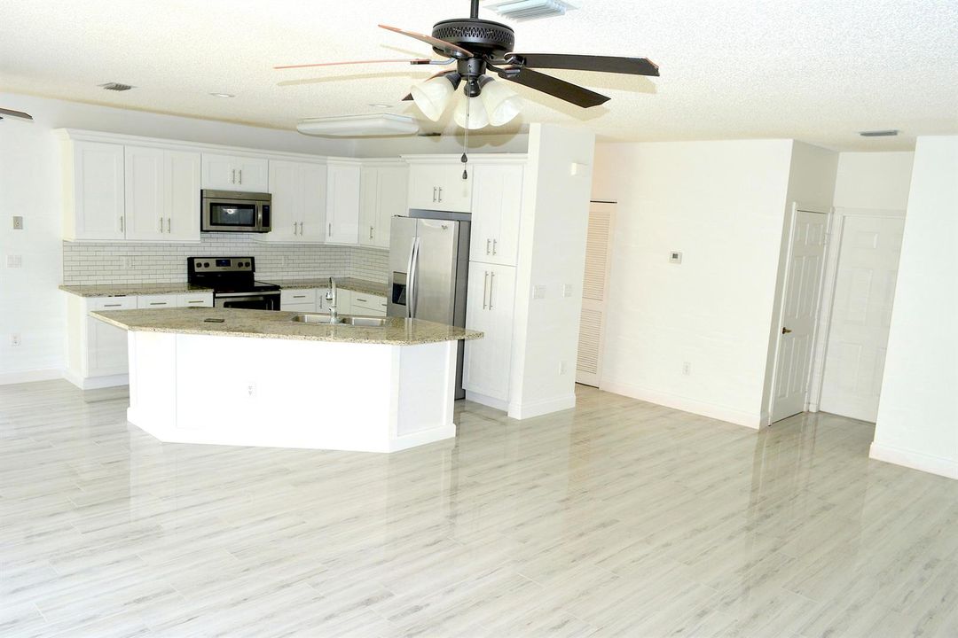Family/Kitchen2